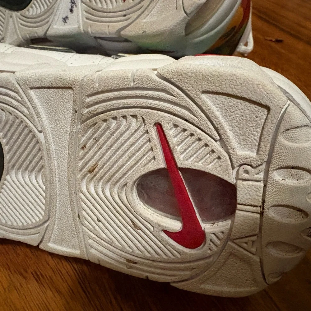 Nike Air More Uptempo
Peace, Love, Swoosh - Picture 9 of 9